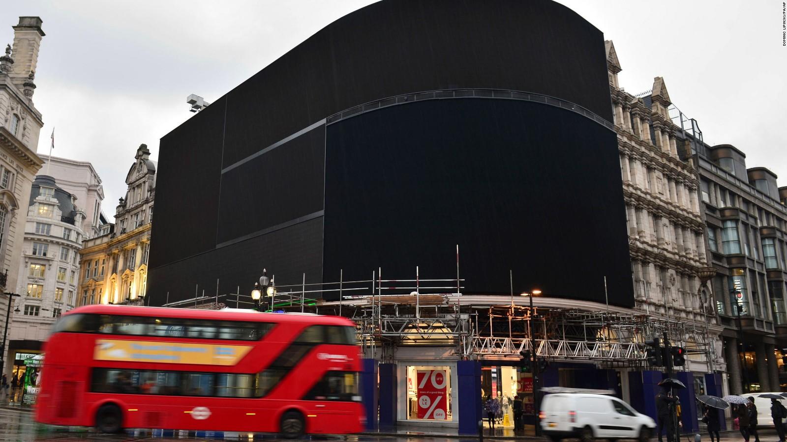 1600x900 Piccadilly Circus lights turned off