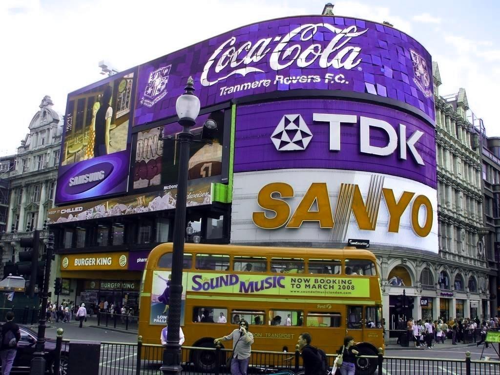 1024x768 Piccadilly Circus