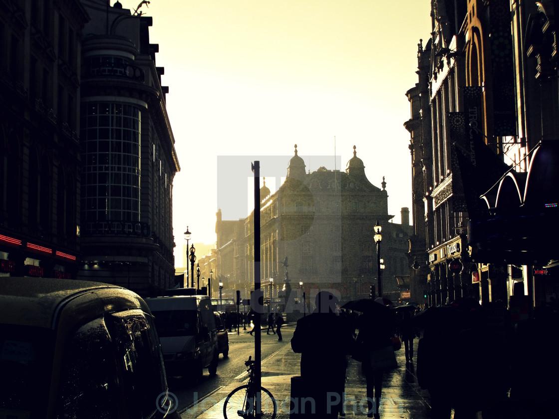 1120x840 Piccadilly Circus in the Rain, download or print for £12.40