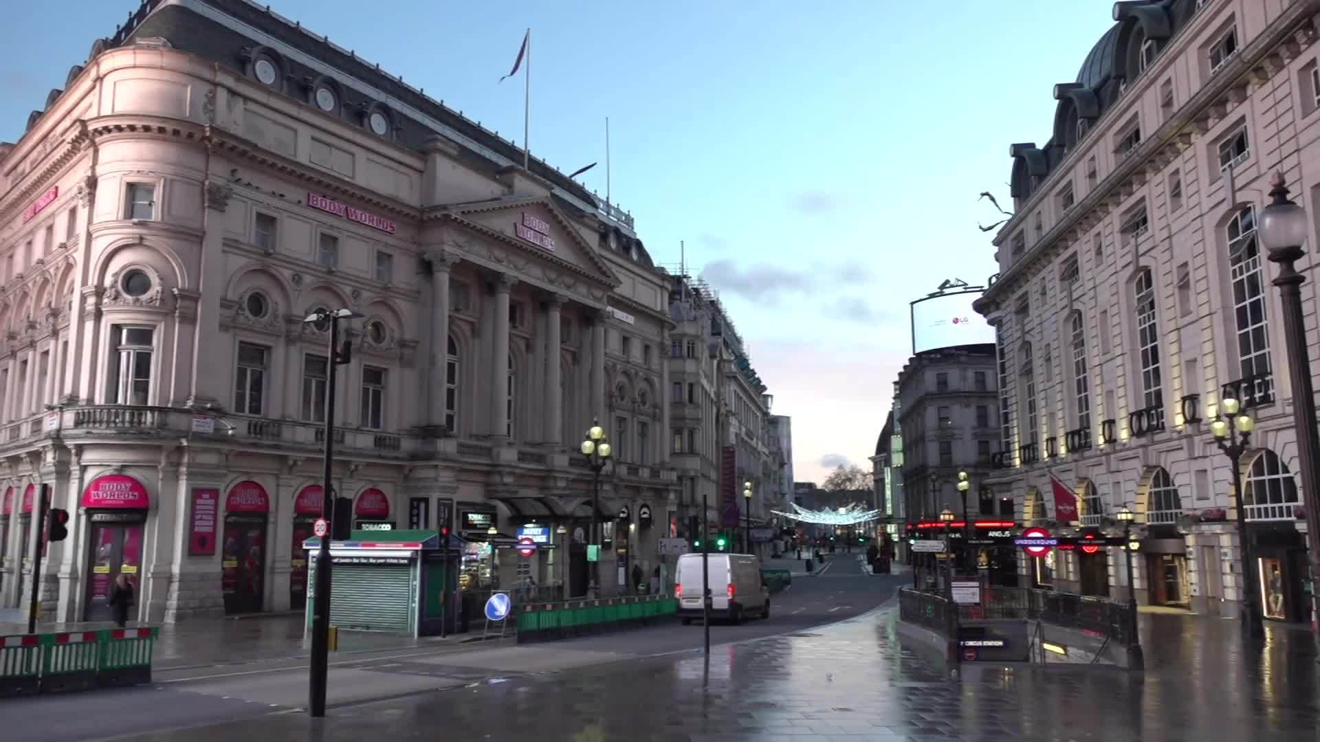 1920x1080 UK: Piccadilly Circus Desolate As London Enters Tier 3 COVID 19 Restrictions