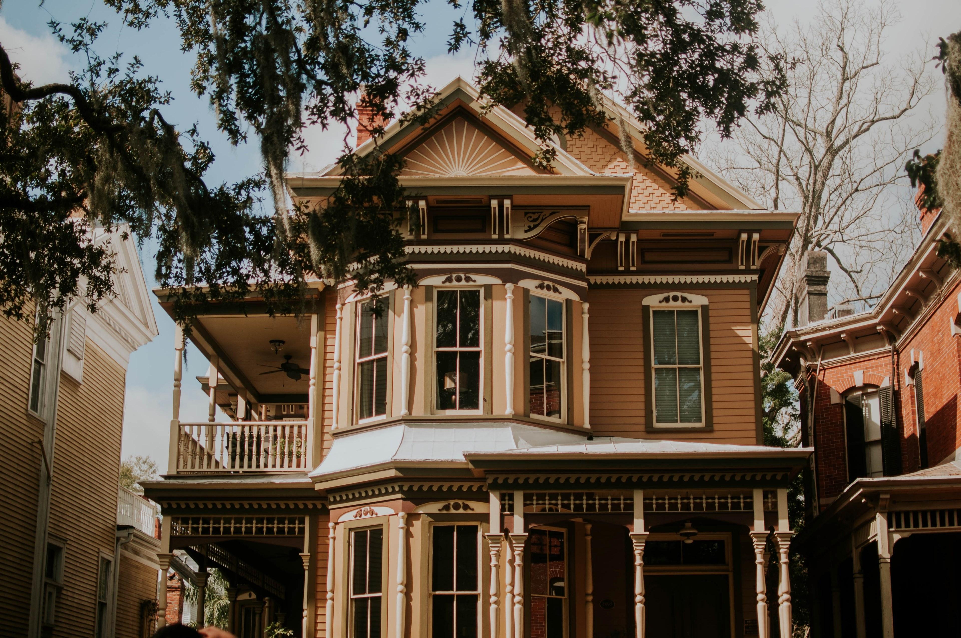 3840x2551 Wallpaper / a beautiful house with a porch in a residential neighborhood in the heart of savannah georgia, _savannah georgia 4k wallpaper