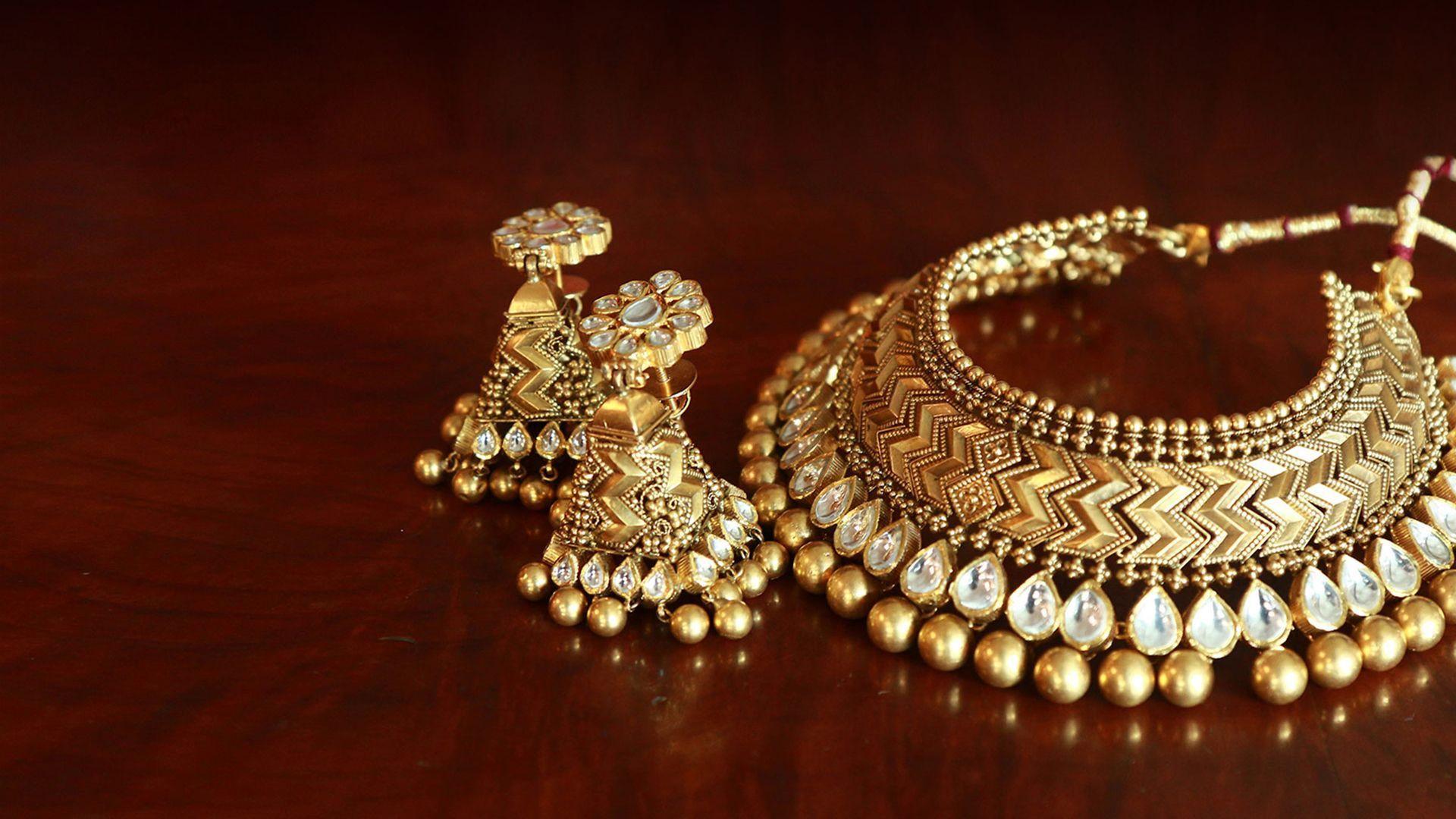 1920x1080 Gold Jewellery Wallpaper Free Gold Jewellery Background 2021. Bridal jewelry, Gold jewellery wallpaper, Gold jewelry fashion