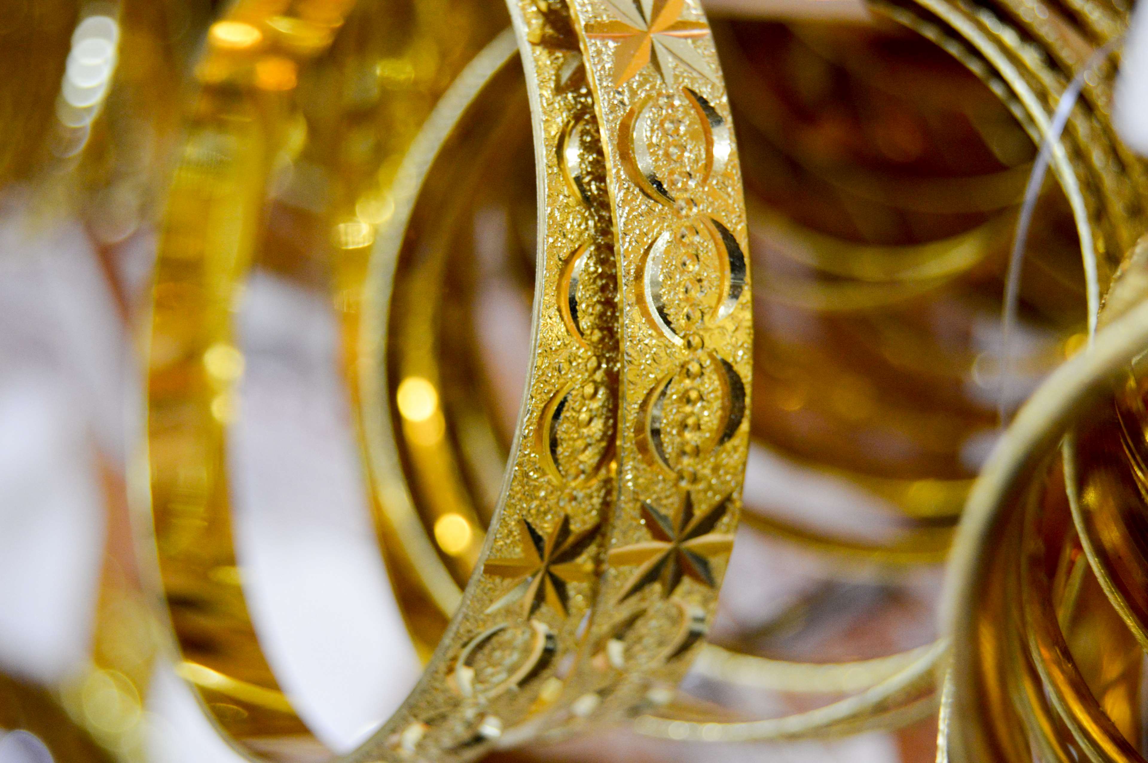 3840x2553 bangels, golden bangels, golden jewelry, jewellery, jewelry 4k wallpaper