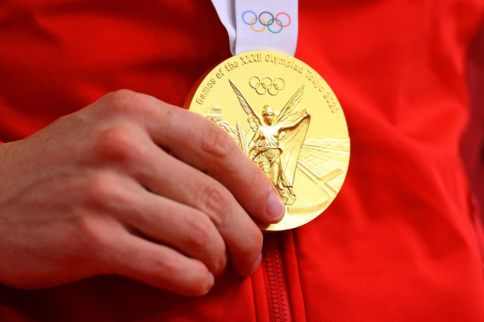 1 Gold Medal Background Images, HD Pictures and Wallpaper For Free Download  | Pngtree