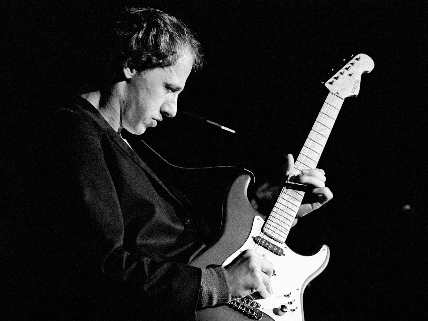 1400x1050 Learn to play guitar like Mark Knopfler in five minutes.com. All Things Guitar