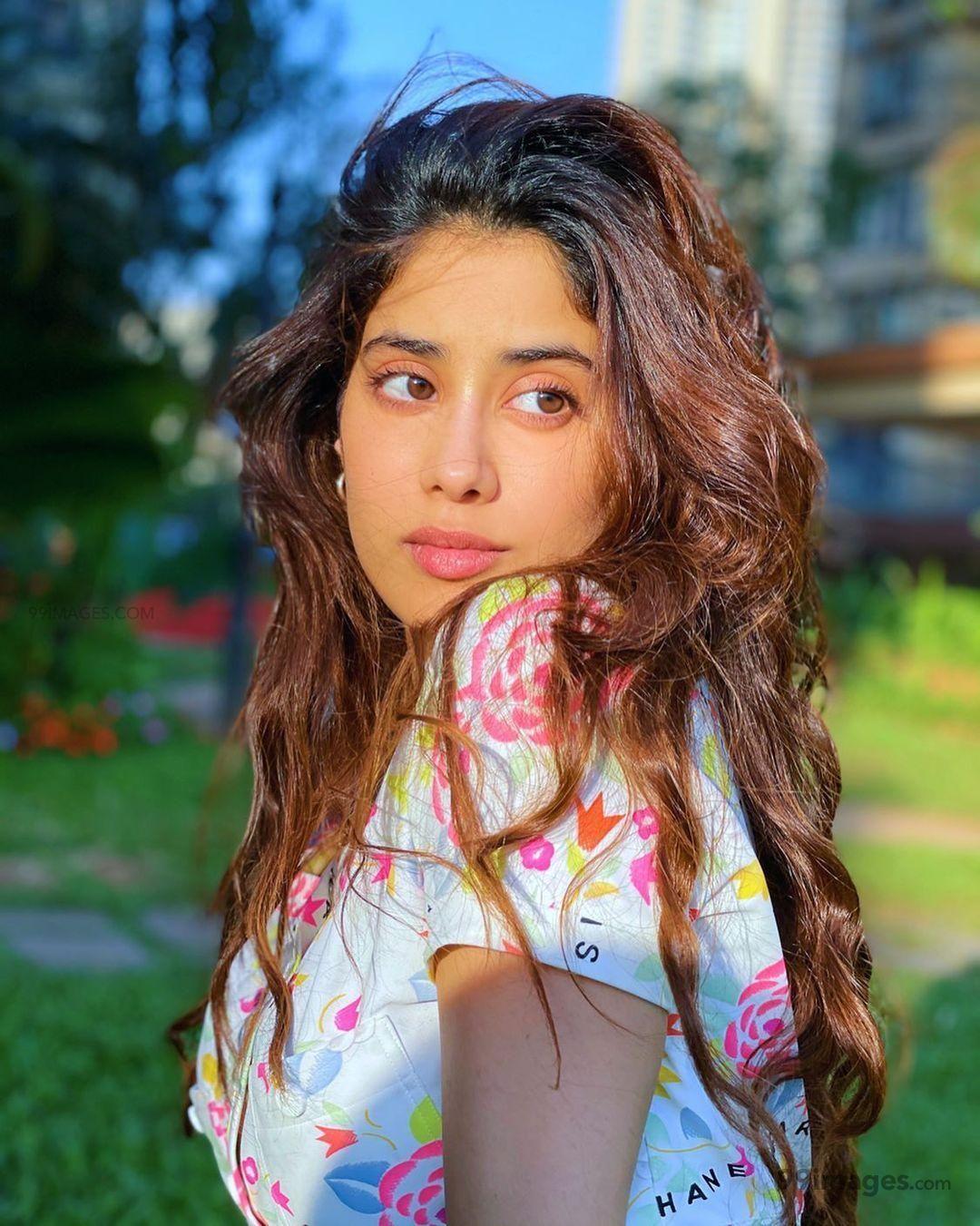1080x1351 Janhvi Kapoor HD Wallpaper (Desktop Background / Android / iPhone) (1080p, 4k) (1080x1351) (2021)