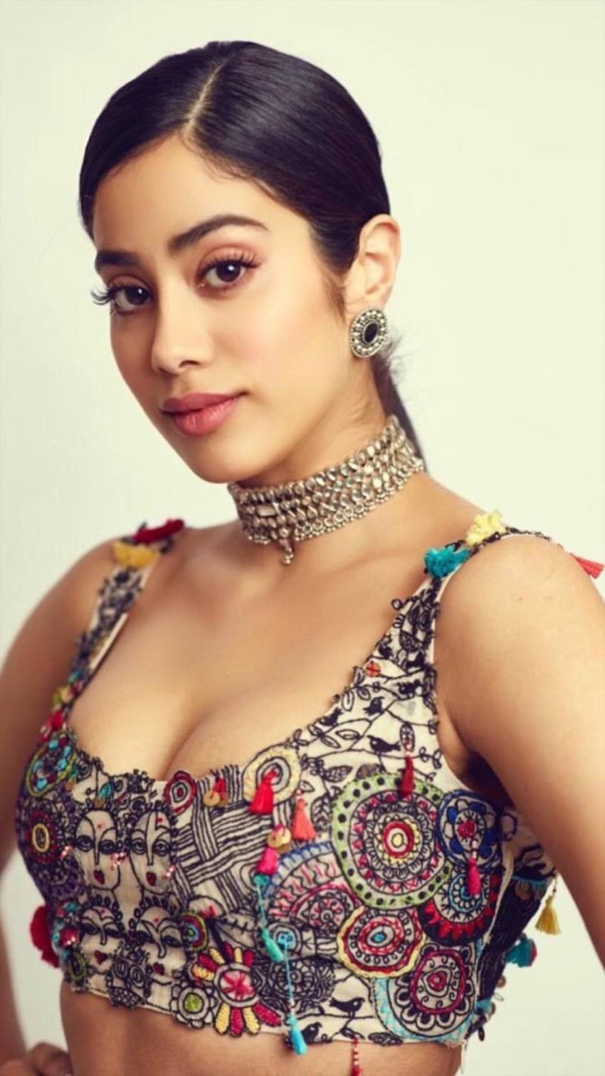 850x1511 Janhvi Kapoor Hot Pics Photo