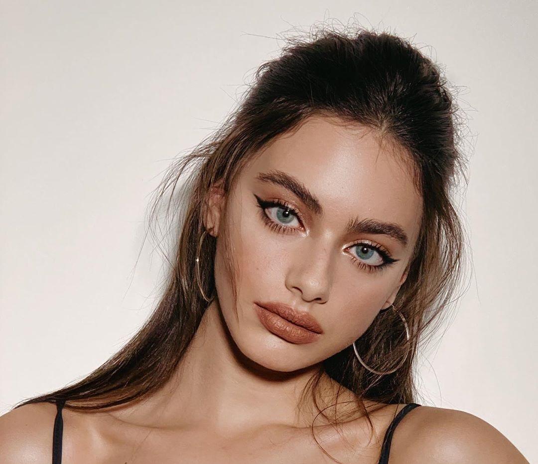 1080x931 Yael Shelbia, Age, Height
