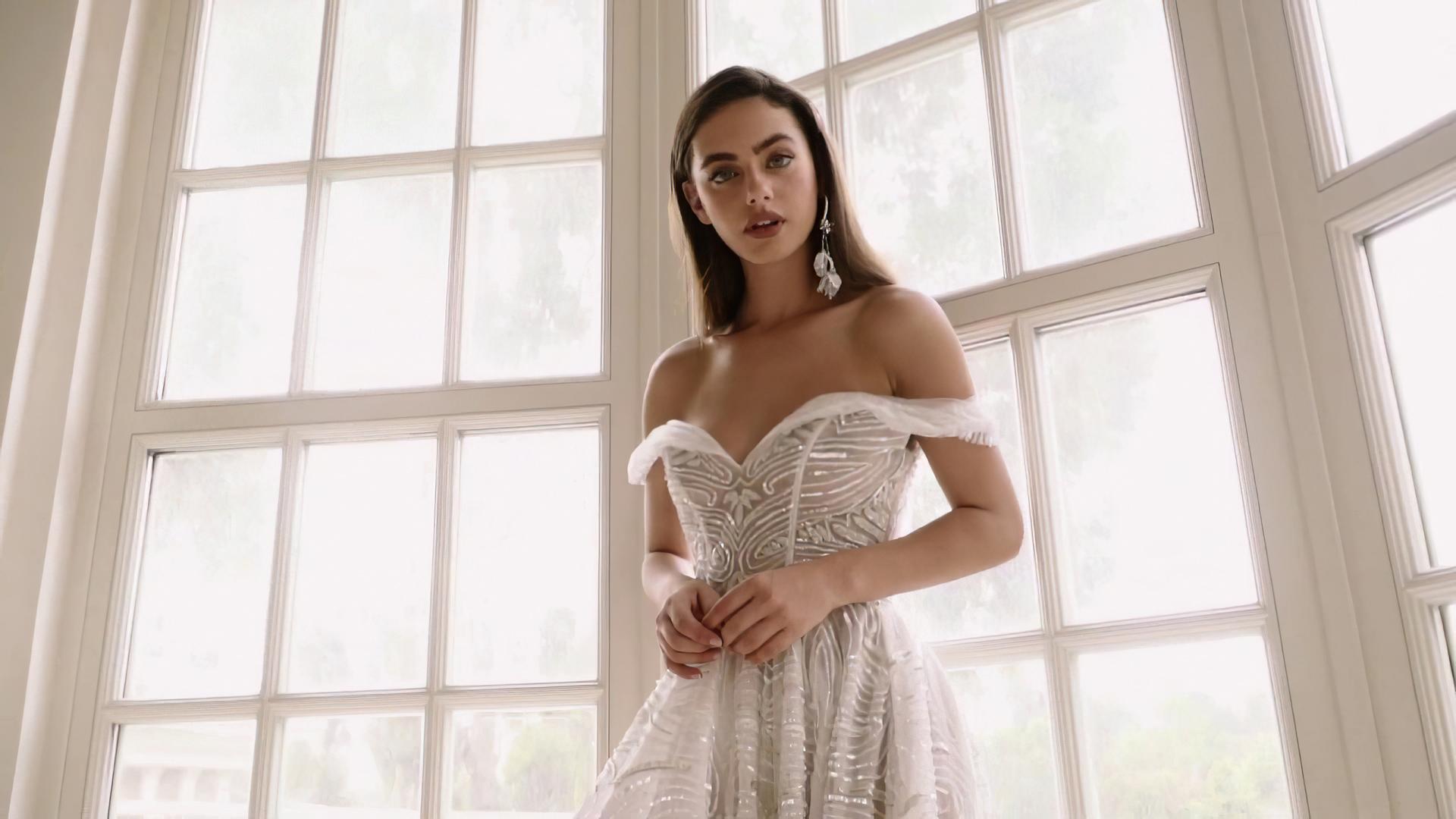 1920x1080 Yael Shelbia white dress Wallpaper Full HD