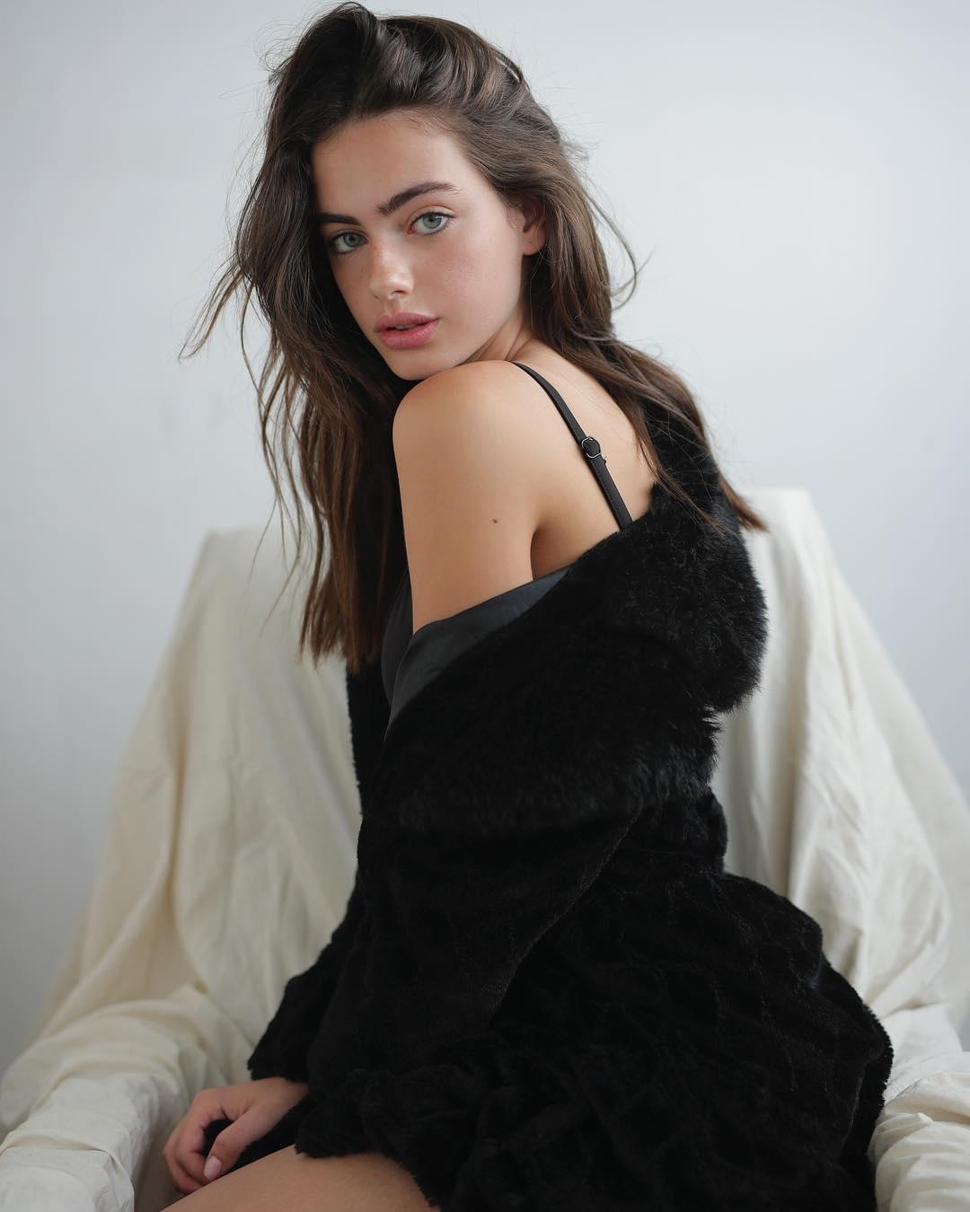 1080x1350 Yael Shelbia Biography, Age, Height, Weight, Net Worth & Boyfriends