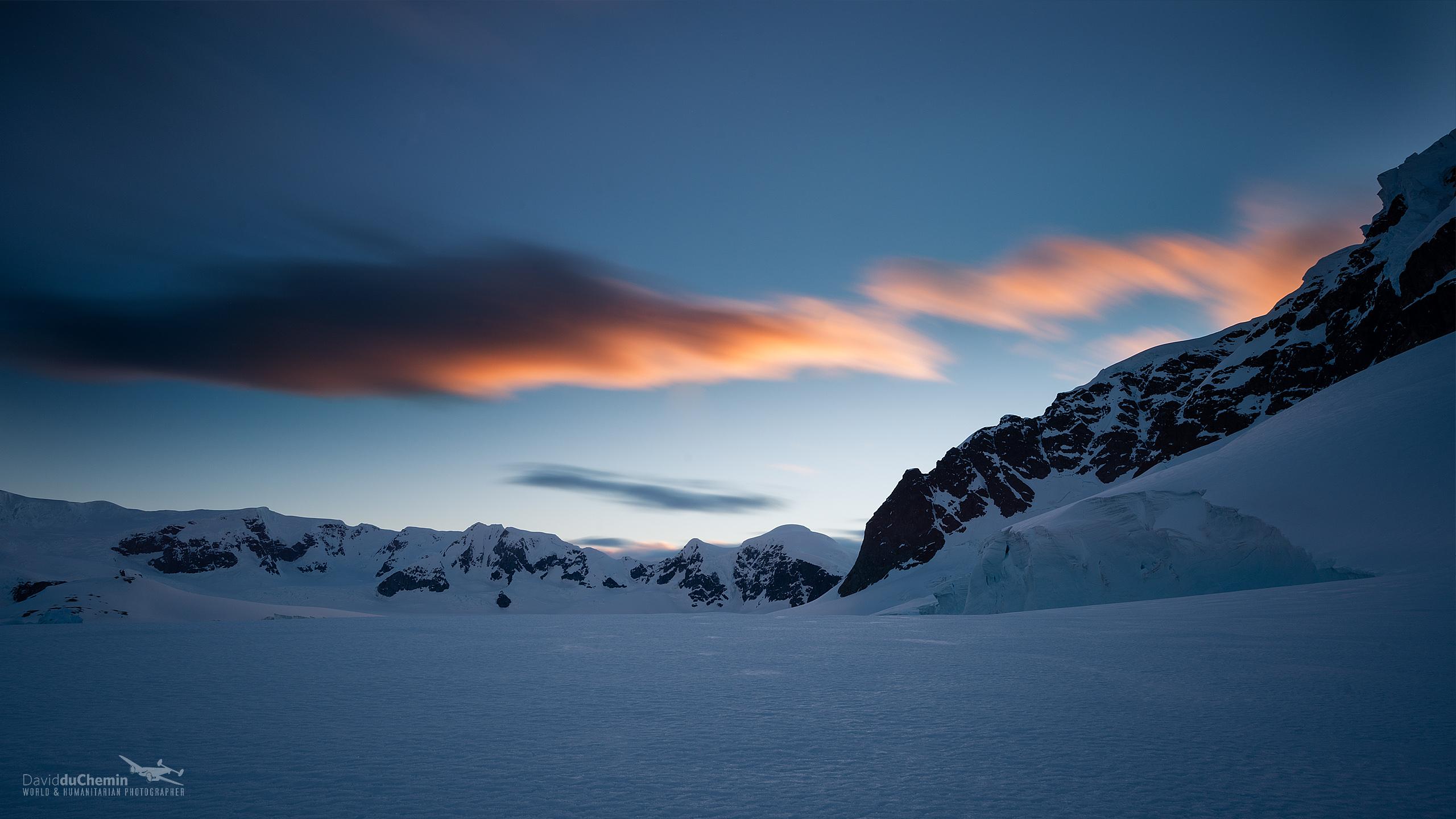 2560x1440 South Pole Wallpaper