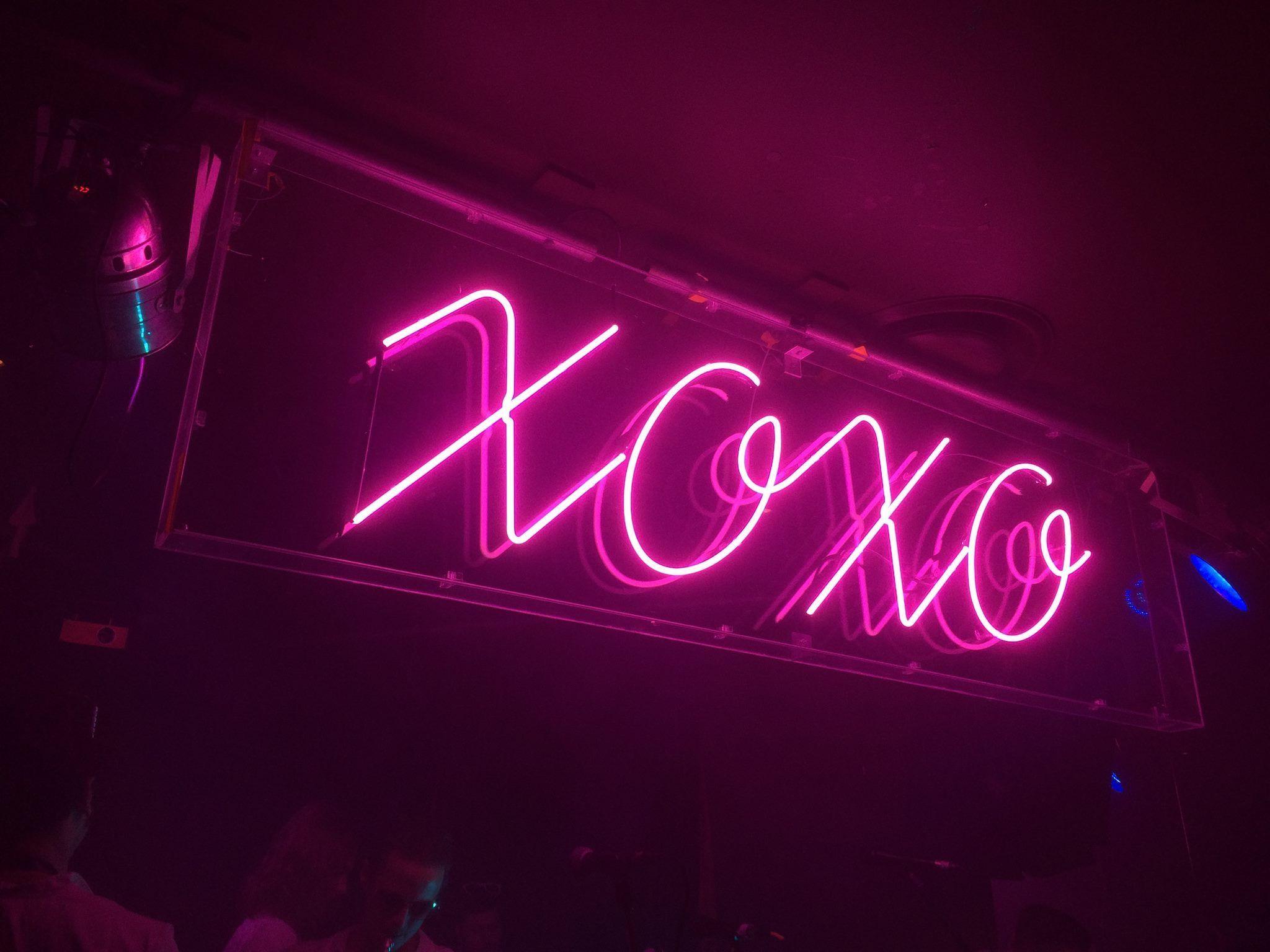 2048x1536 Pretty Neon Wallpaper