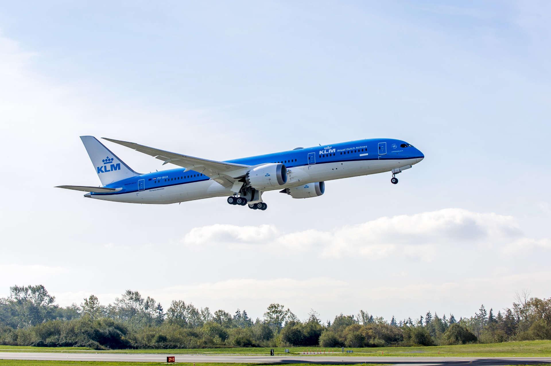 1920x1277 Assembling the Boeing 787 Dreamliner
