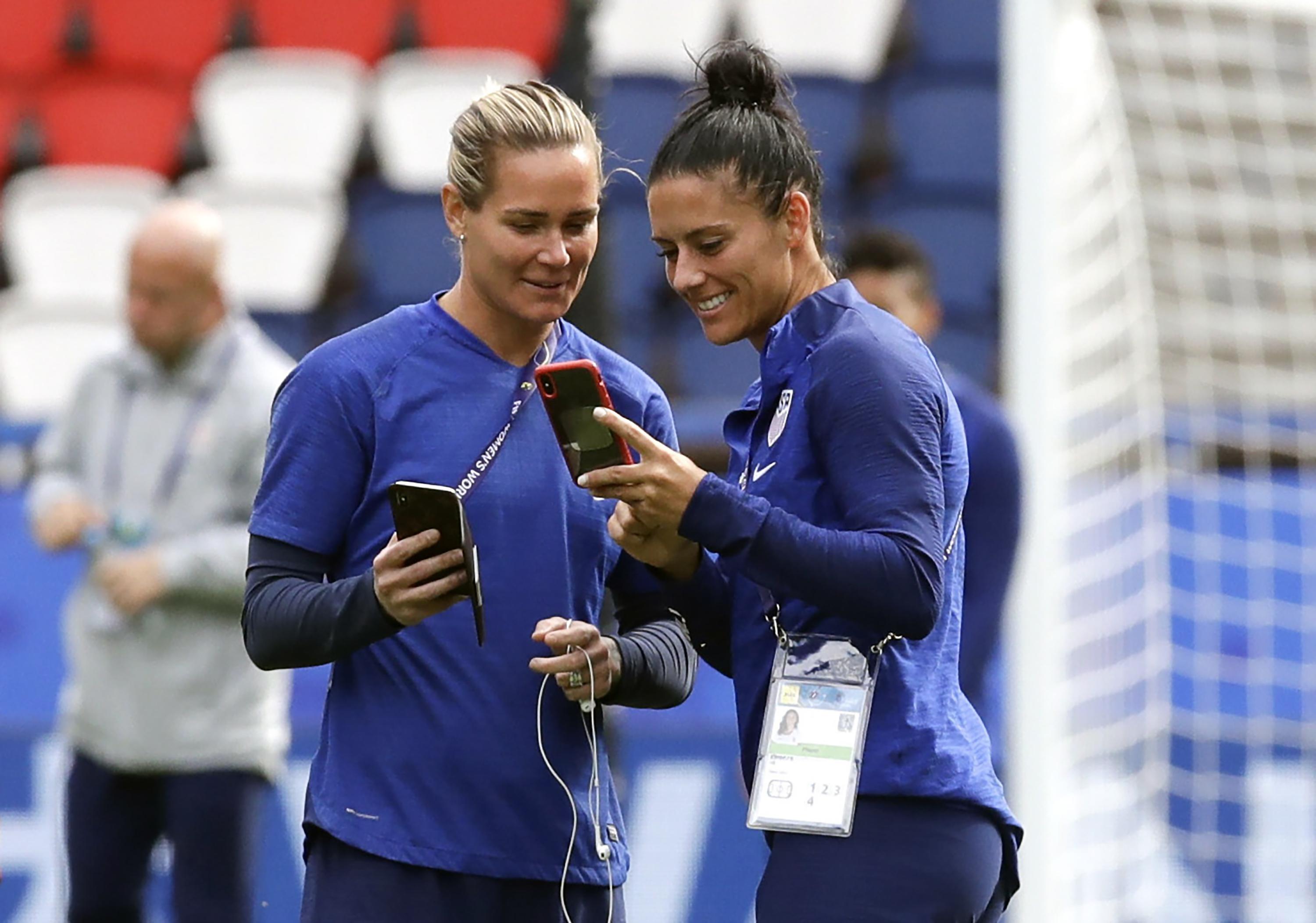 3000x2103 Ashlyn Harris Married