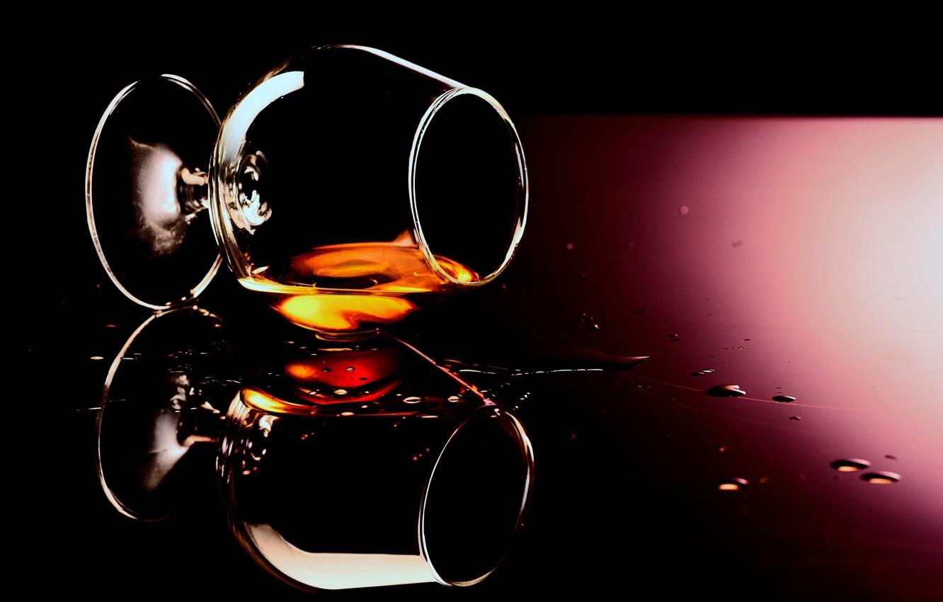 1332x850 Wallpaper glass, drops, background, glass, alcohol, drink, cognac image for desktop, section разное