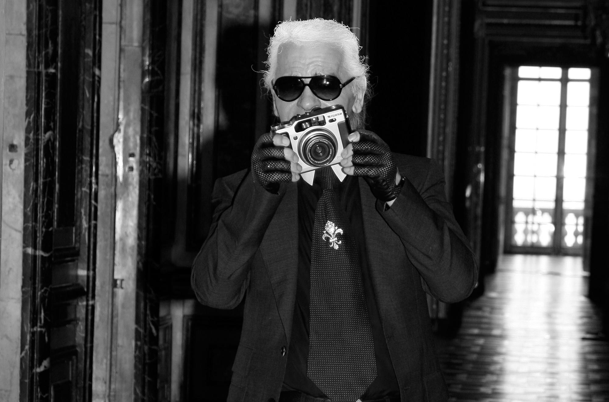 2000x1321 Karl Lagerfeld Background 1 1