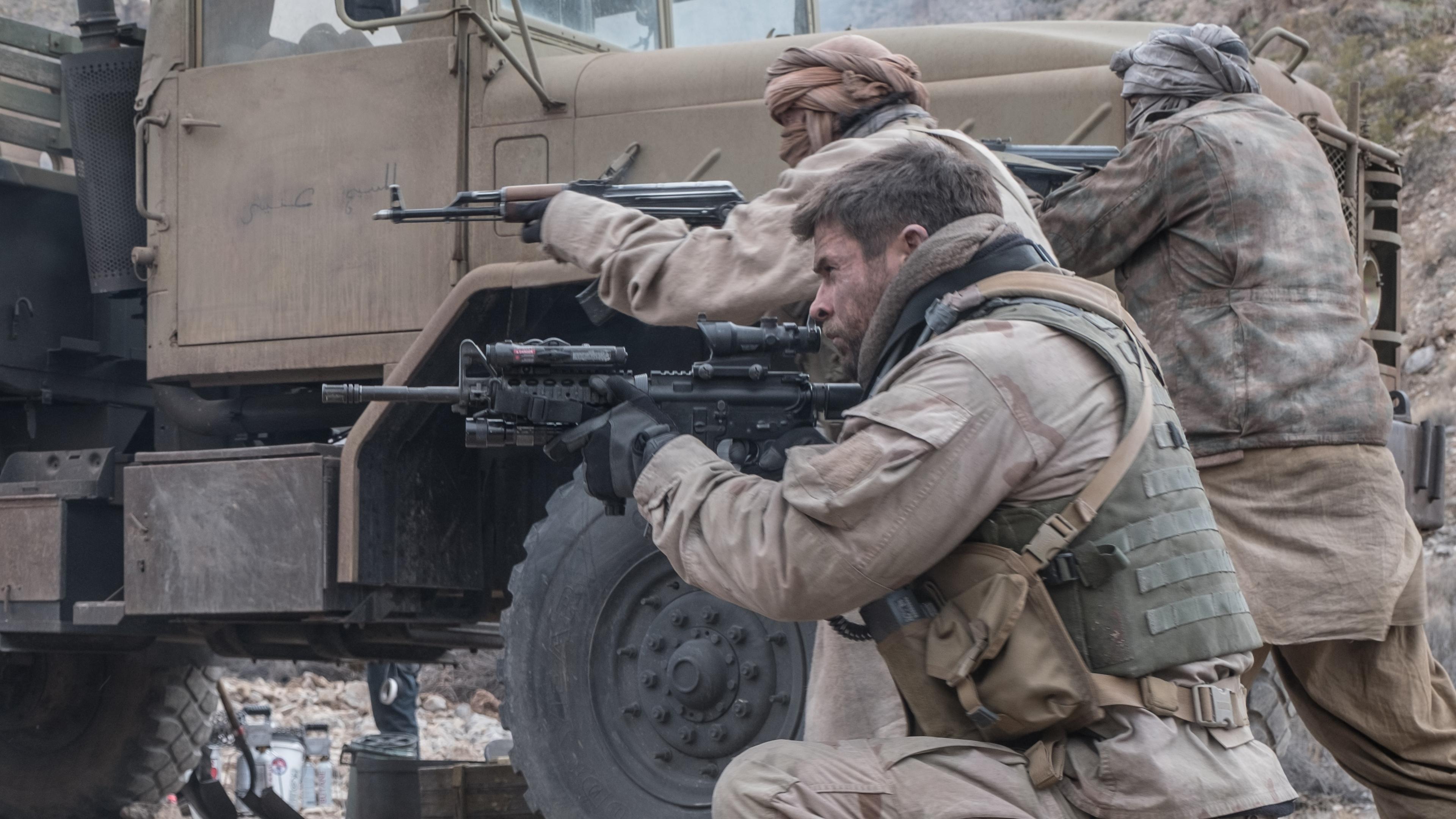 3840x2160 Strong War Action Movie Chris Hemsworth 4K