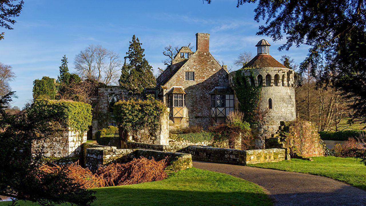 Английское графство. Замок Скотни (Scotney Castle)/Великобритания. Англия. Замок Herstmonceux-Castle-. Ламберхёрст Кент Англия. Замок Леох Шотландия.