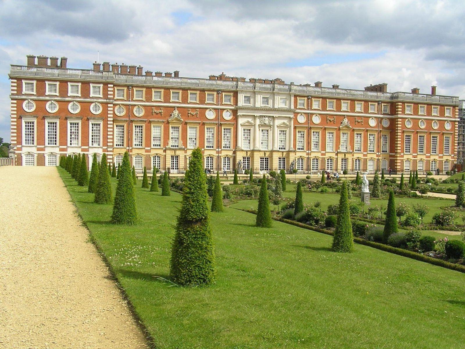 1600x1200 Palaces HD Photo. Castles Desktop Background Wallpaper Image