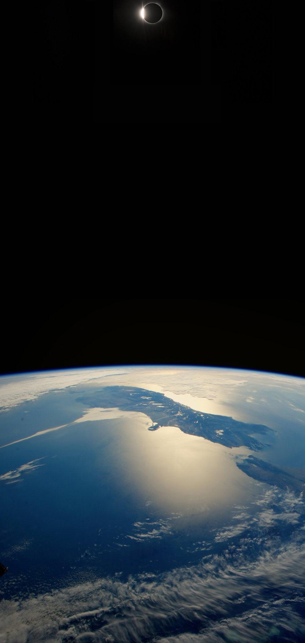 972x2048 Wallpaper edited to fit the camera hole