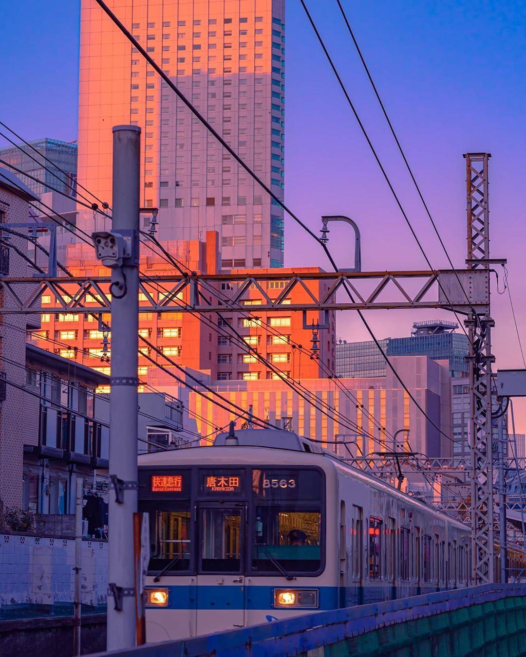 1080x1350 Mewen - ミュウ on Instagram: “Evening stroll in Tōkyō-to