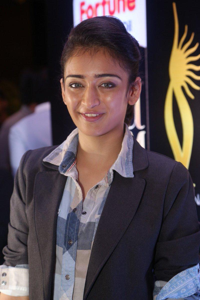 800x1200 Akshara Haasan Hot Bikini Picture Are Hypnotising To Watch