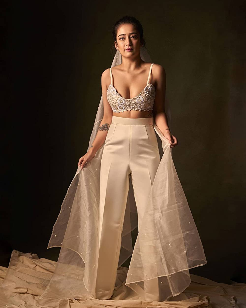 1000x1250 Akshara Haasan