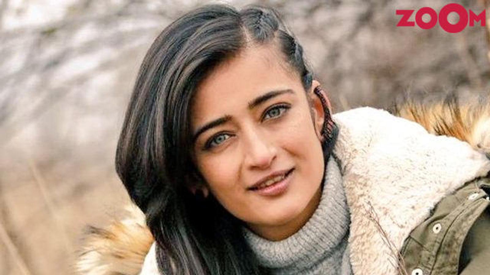 1600x900 Akshara Haasan's private picture get LEAKED online!. #AksharaPrivatePhotos
