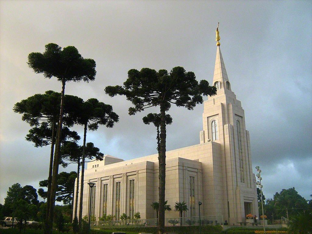 1024x768 The Curitiba Brazil Temple in the Evening