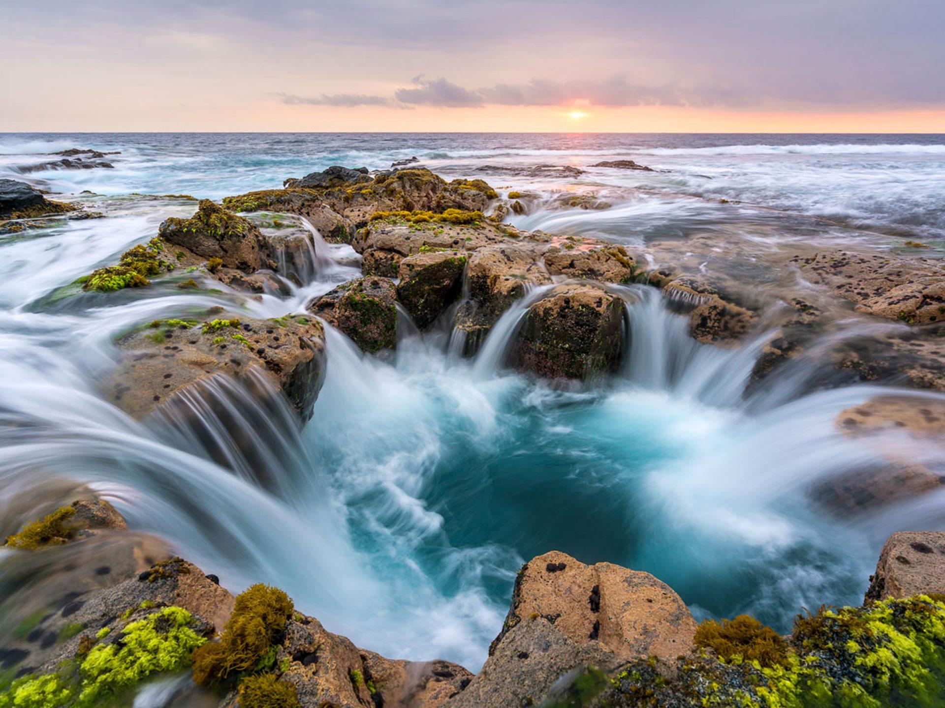 1920x1440 Wawaloli Beach Beach In Hawaii Sea Waves Stones Beautiful Picture Nature Wallpaper HD For Deskx1800 :