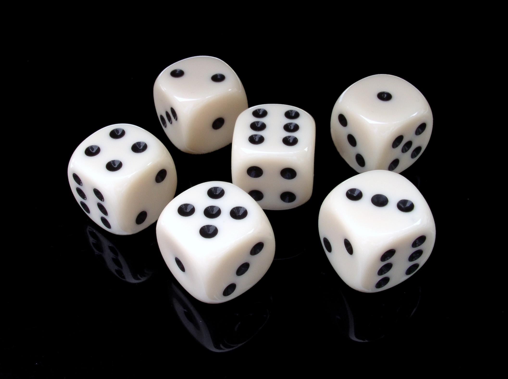 2113x1579 Pieces of Black and White Dice · Free