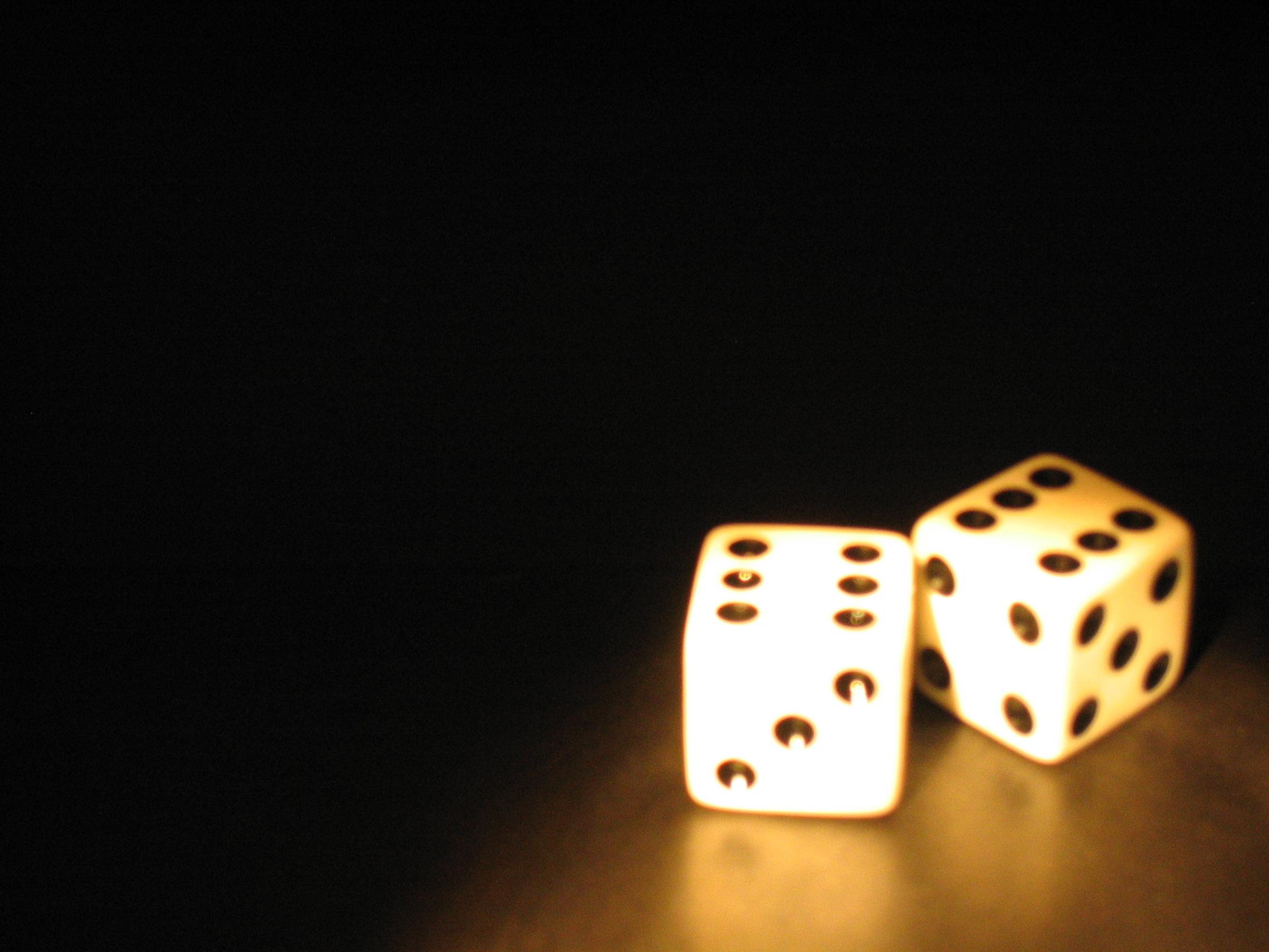 2272x1704 Dice Wallpaper HD
