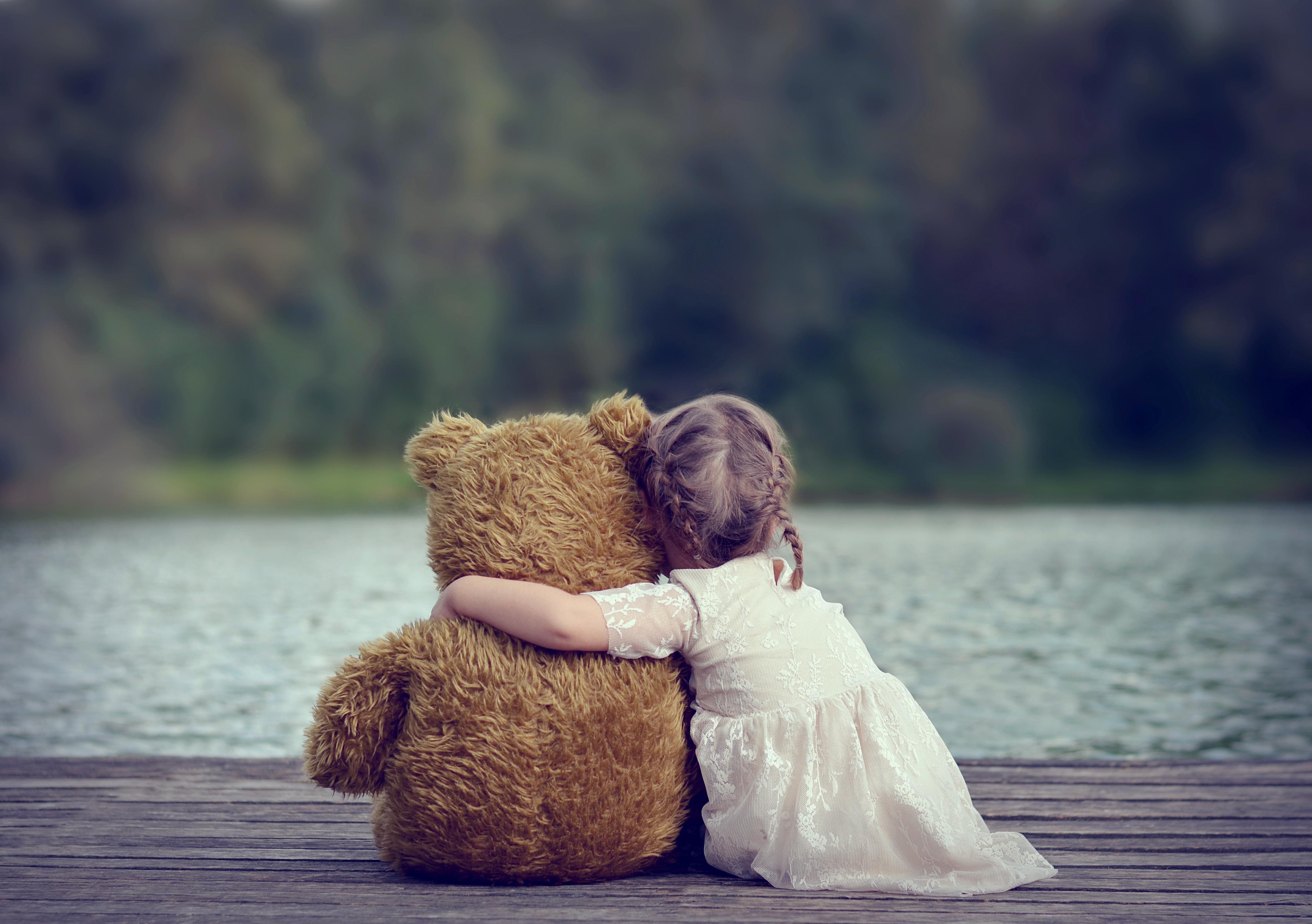 4460x3143 Hugging Girl Teddy Bear