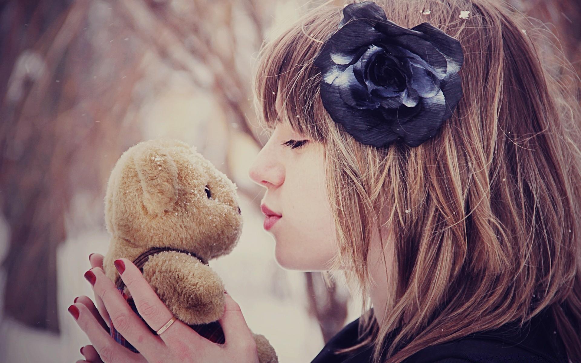 1920x1200 Girl Kissing Teddy Bear