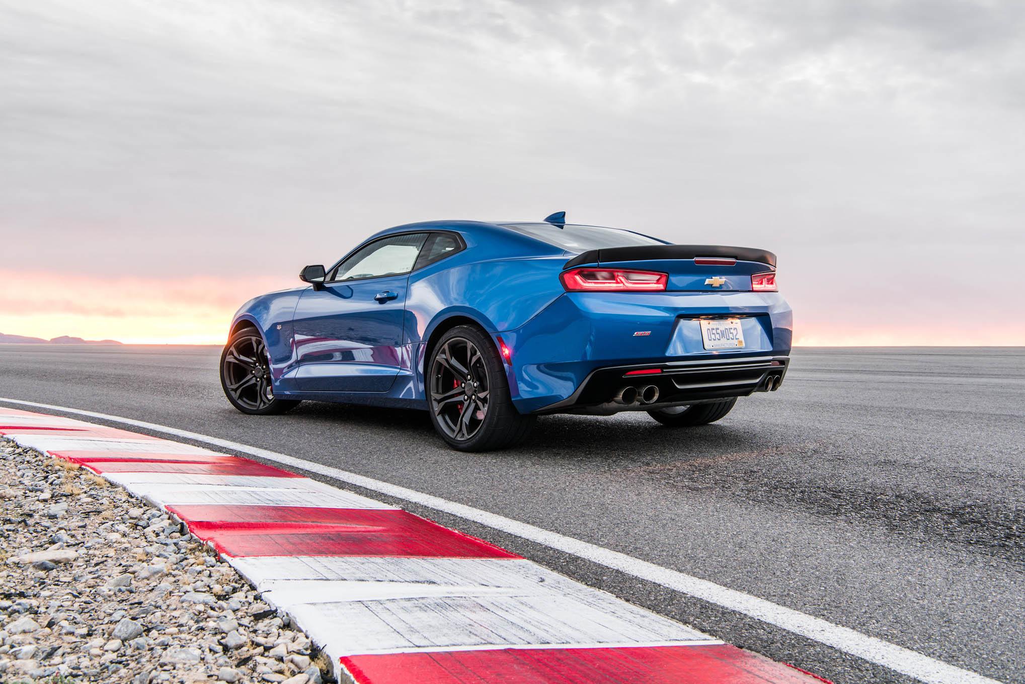 2037x1360 Chevrolet Camaro 1LE HD Wallpaper