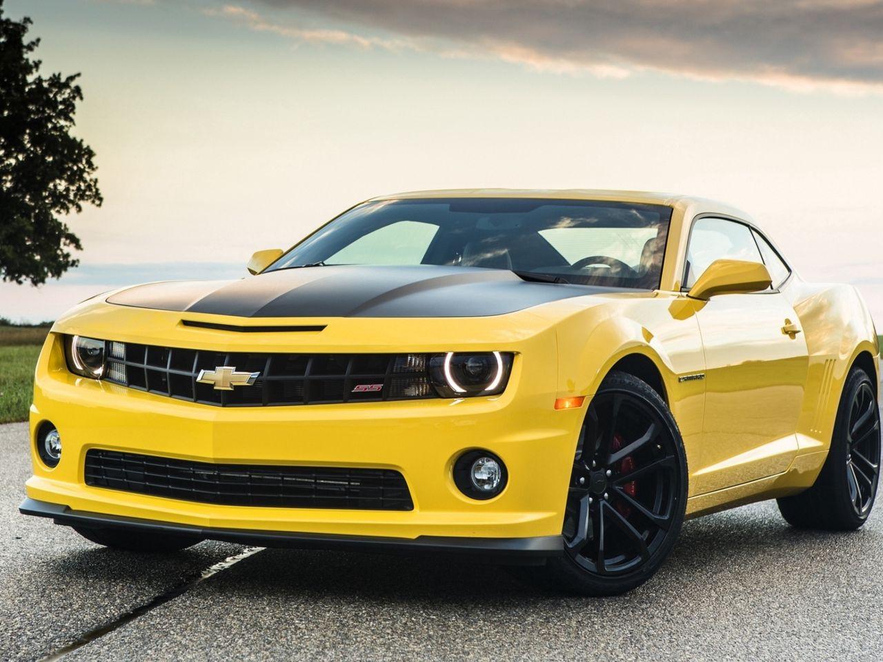 1280x960 Download wallpaper 1280x960 chevrolet, camaro, 1le, yellow, front, muscle car, road, tree, sky standard 4:3 HD background