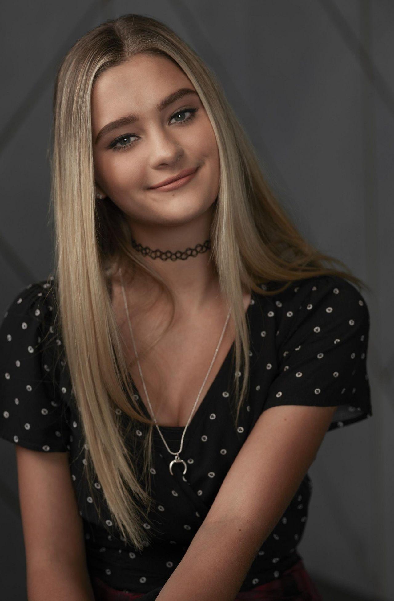 Lizzy Greene Wallpapers Top Free Lizzy Greene Backgrounds Wallpaperaccess