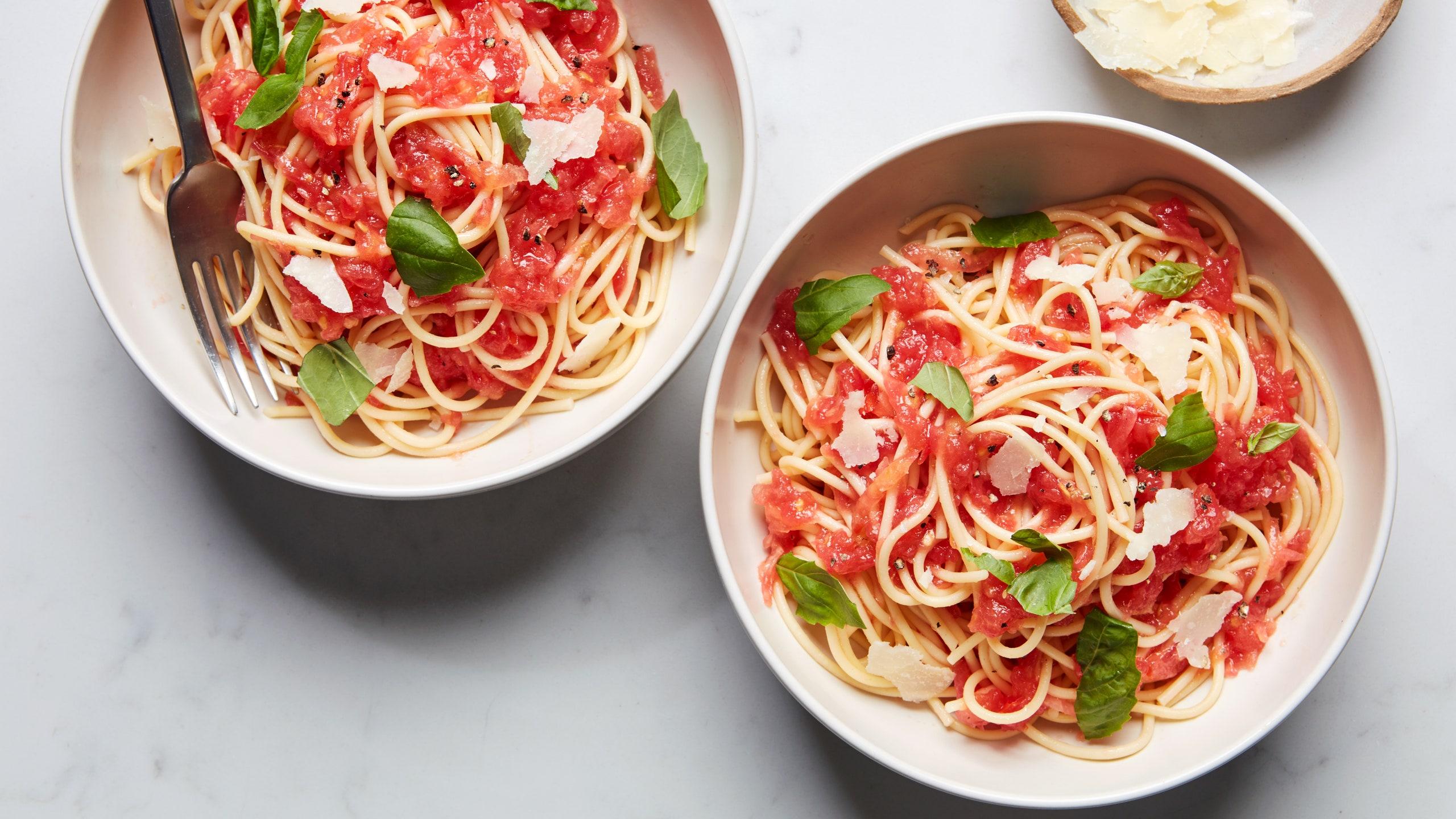 2560x1440 The Best Raw Tomato Sauce You'll Make All Summer