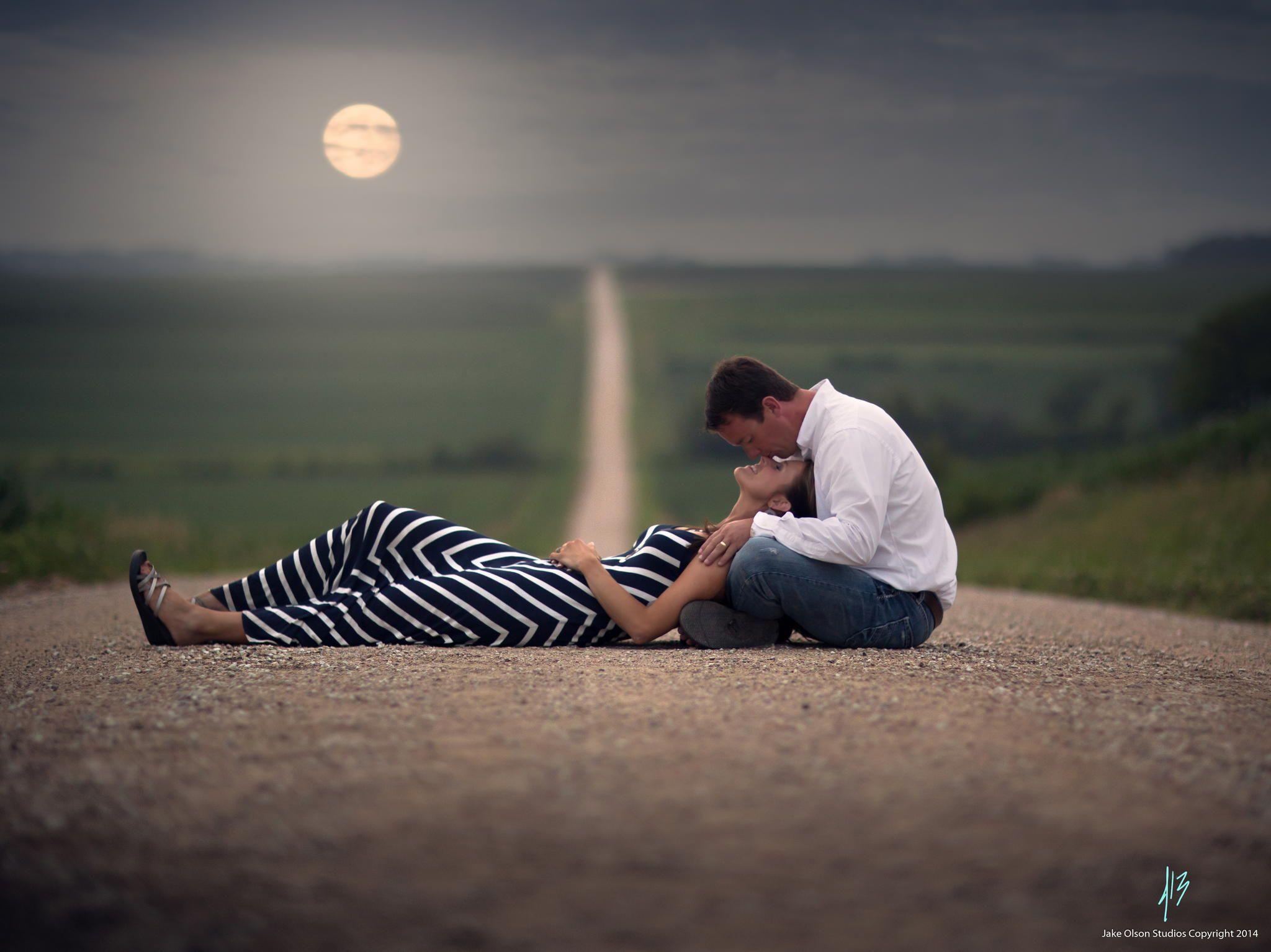 2048x1534 Super Moon Romance. Love couple wallpaper, Couples, Romantic love