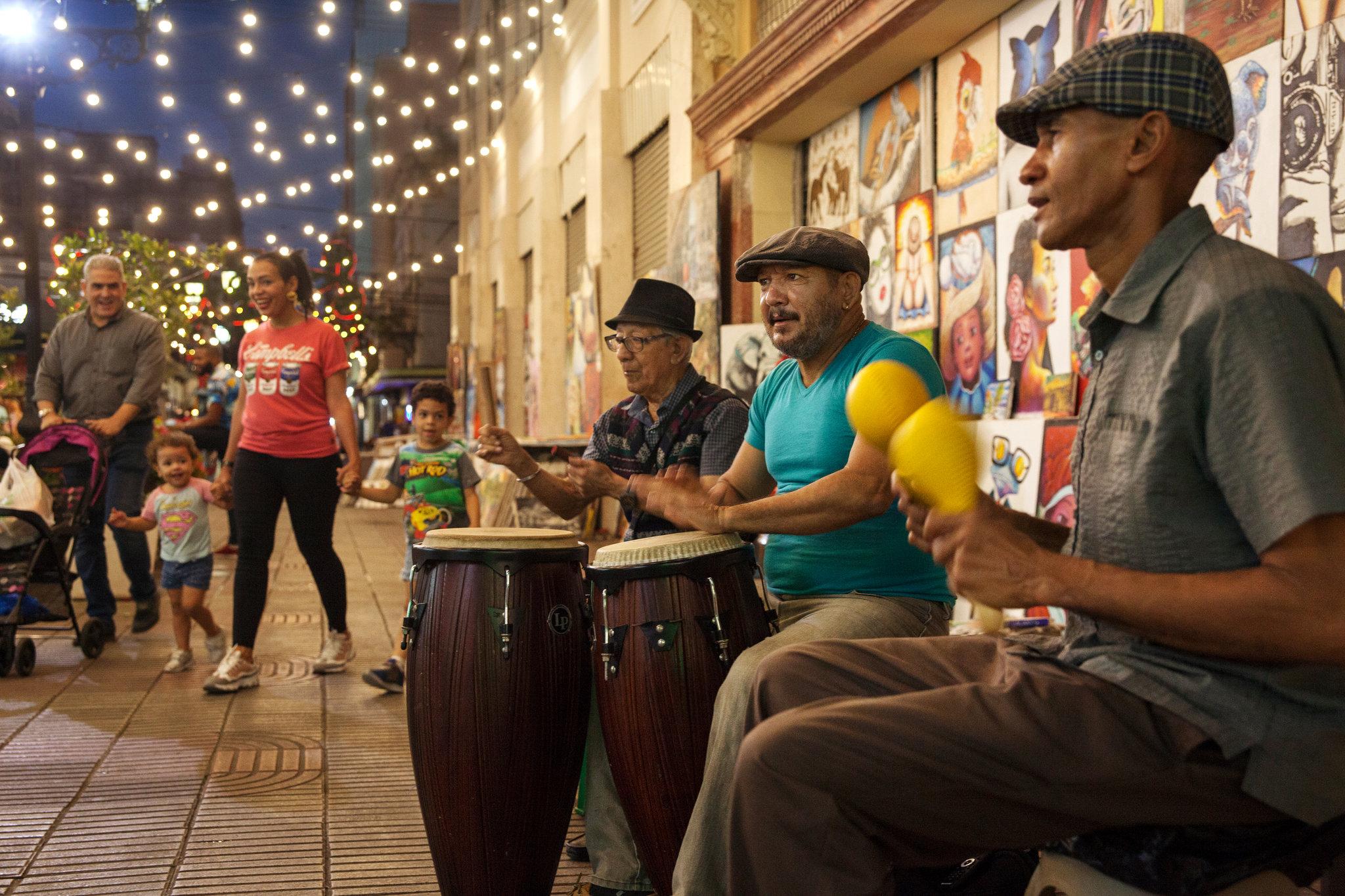 2048x1365 Hours in Santo Domingo