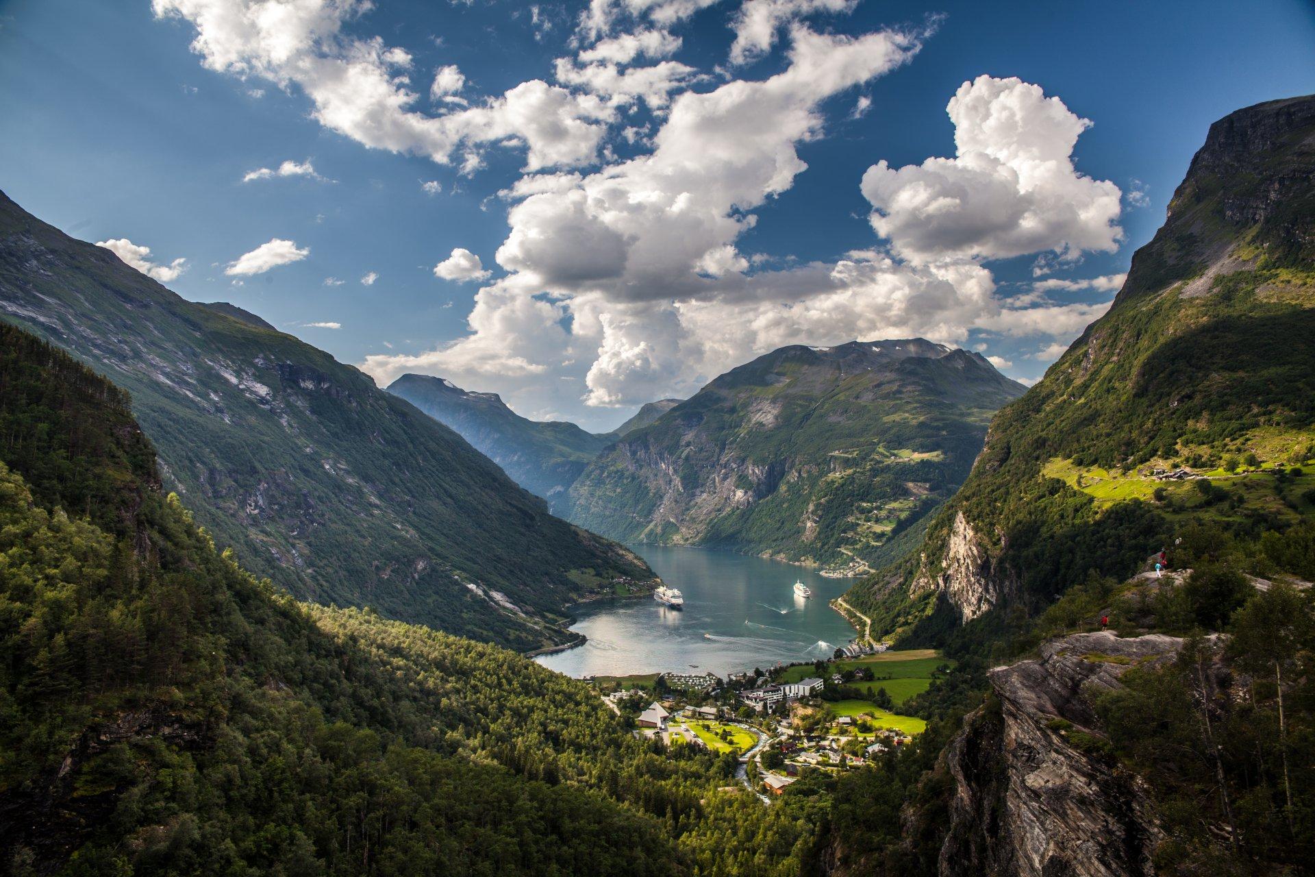 1920x1280 4K Ultra HD Wallpaper of Geirangerfjord, Norway's Stunning Natural Beauty by Andrés Nieto Porrasx3744