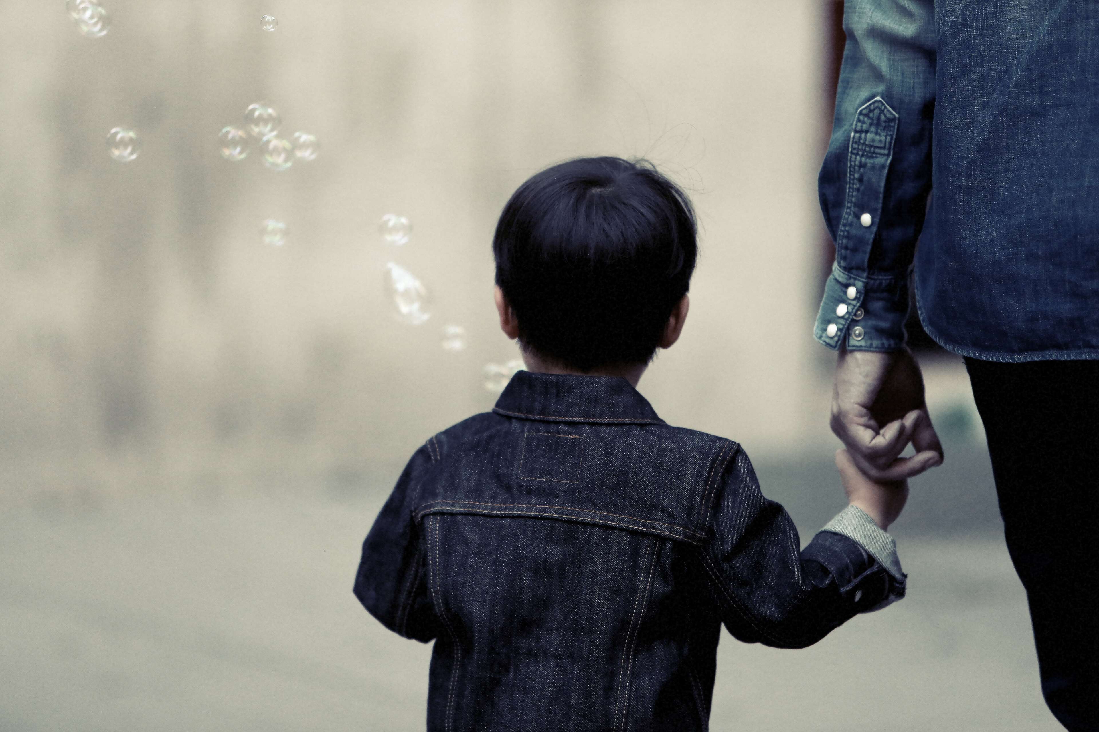 3840x2560 child, family, generation, holding hands, kid, parent, person, small, walking, young 4k wallpaper