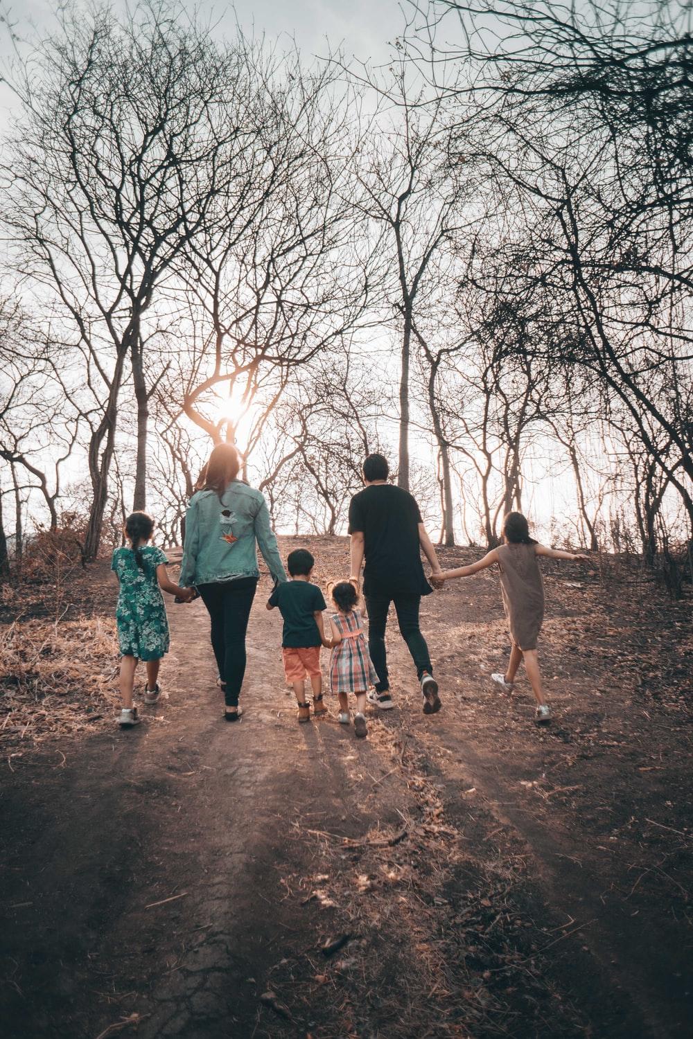 1000x1500 Family Holding Hands Picture. Download Free Image