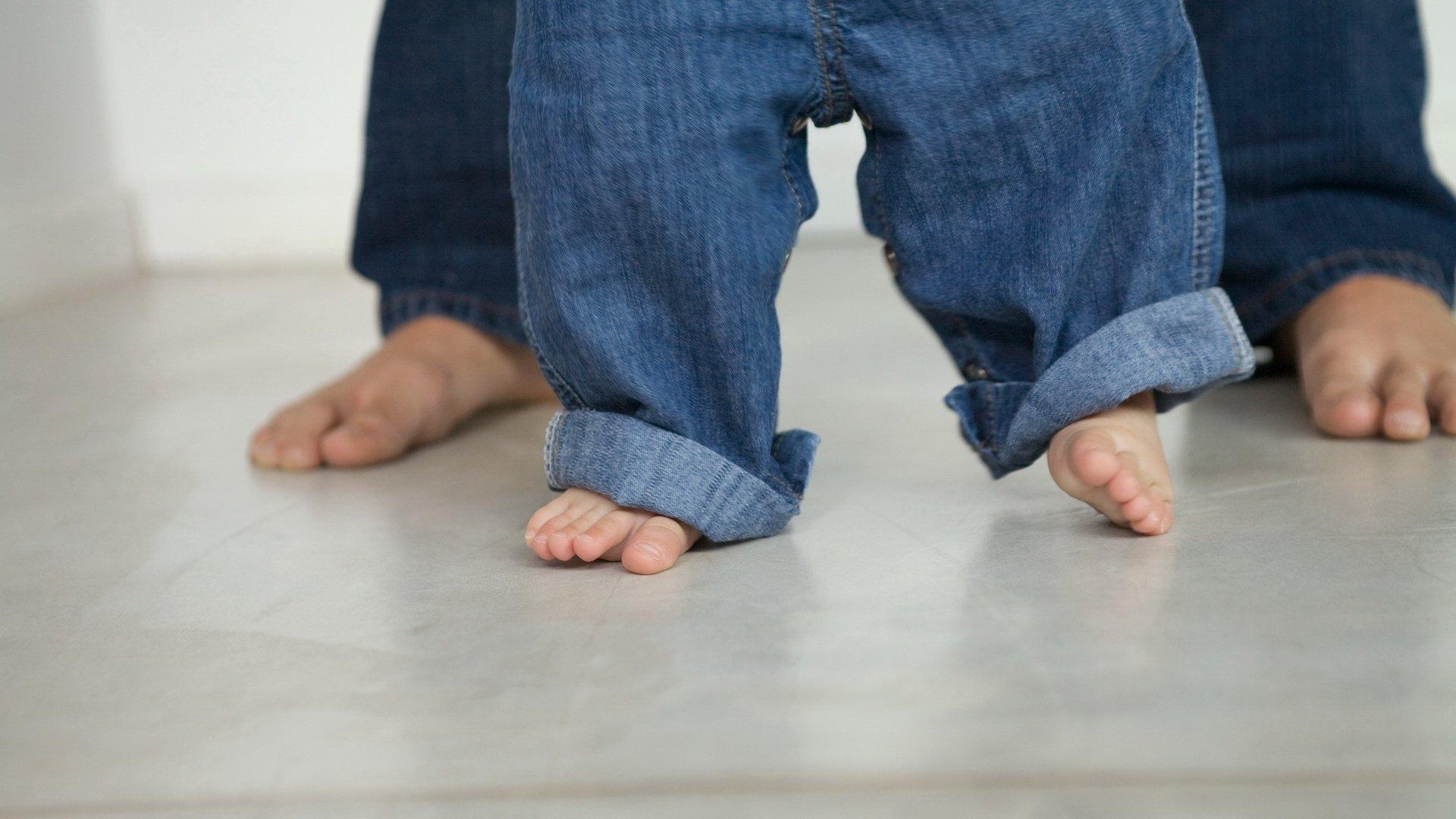1920x1080 family relationships little leg dad is around first steps baby floor walking HD wallpaper