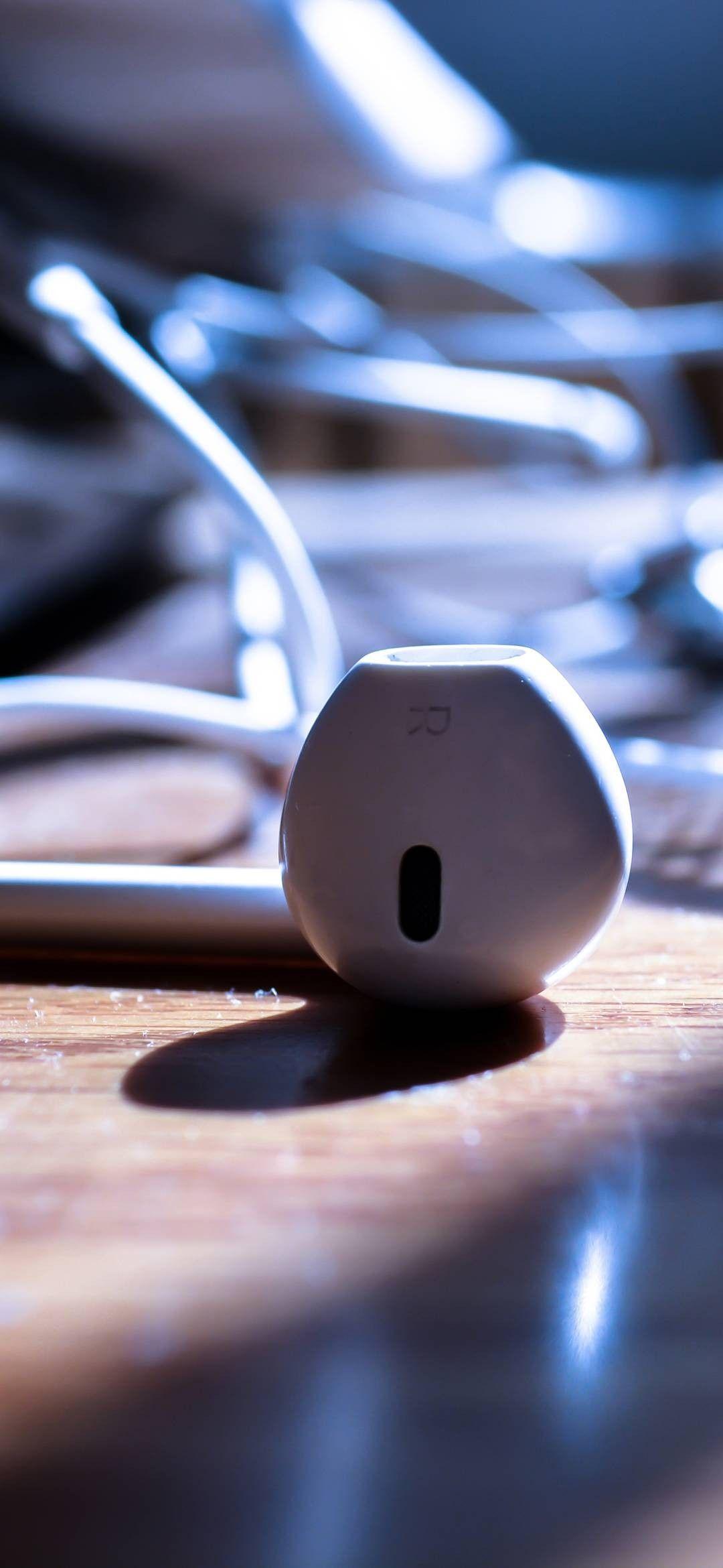 680+ Wired Earbuds Stock Photos, Pictures & Royalty-Free Images - iStock