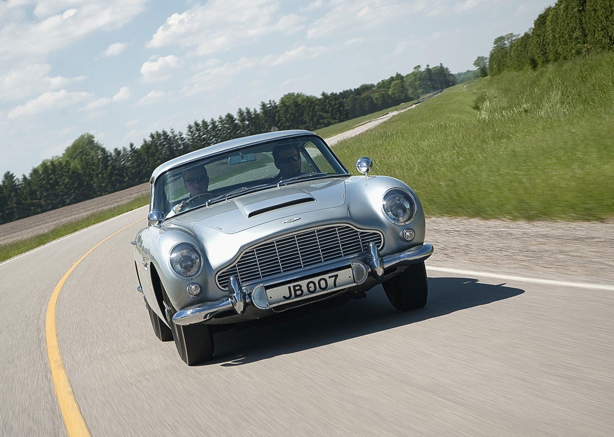 2048x1459 Aston Martin DB5 James Bond