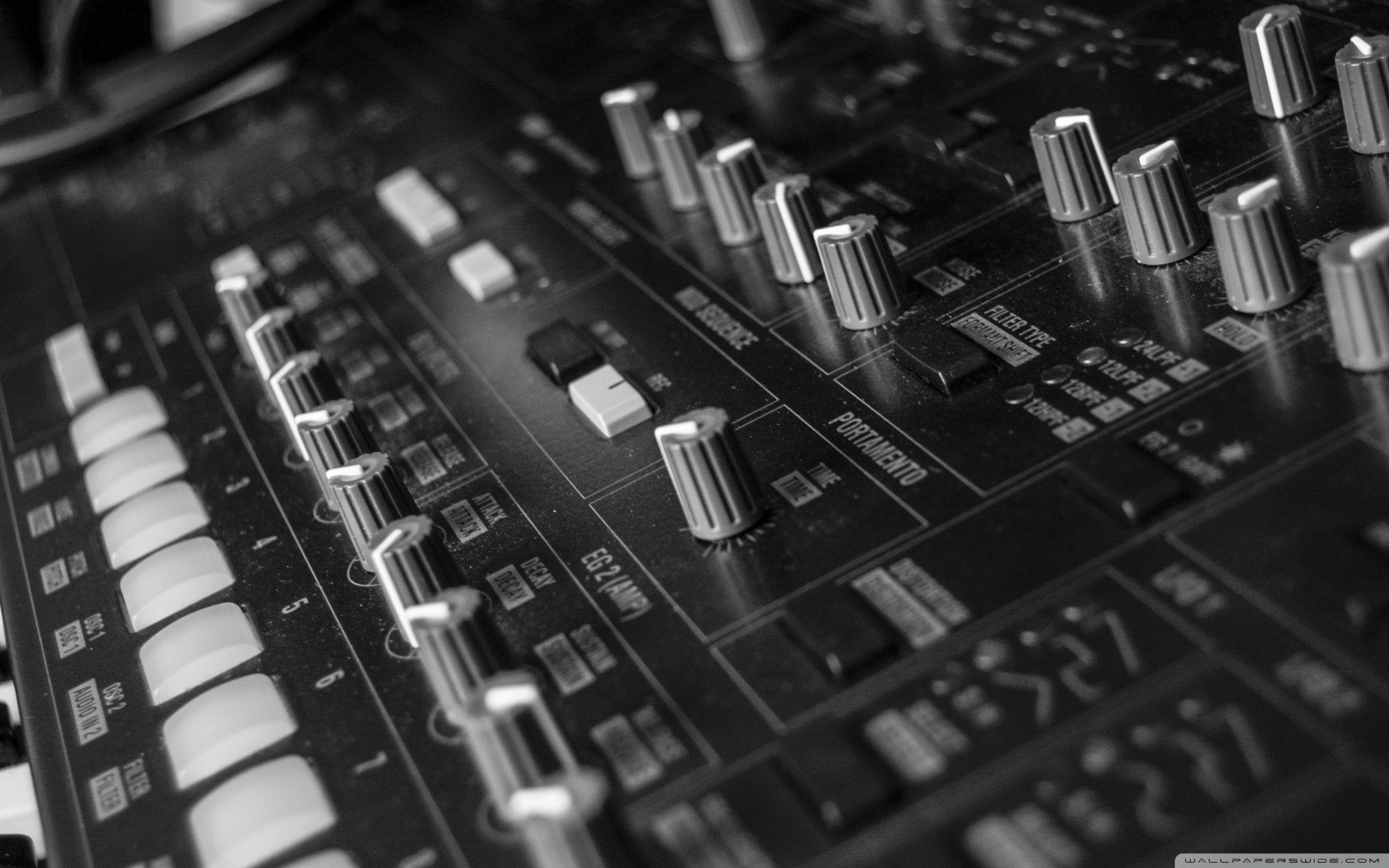 2560x1600 Synthesizer Wallpaper HD