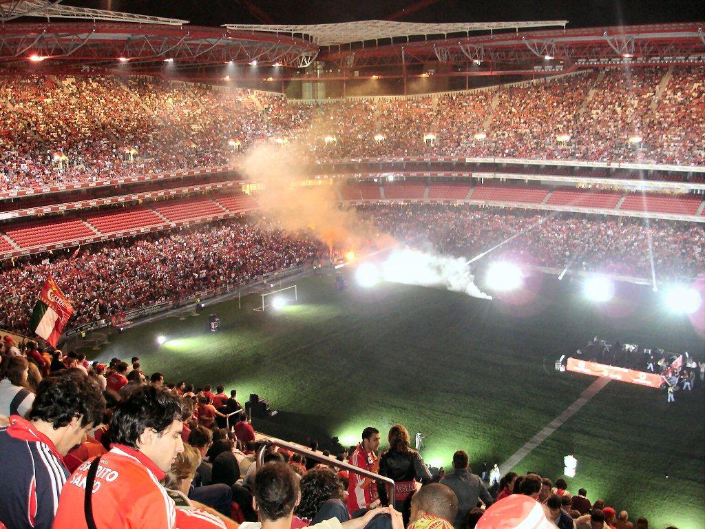 1024x768 hd wallon: Estadio Da Luz Wallpaper