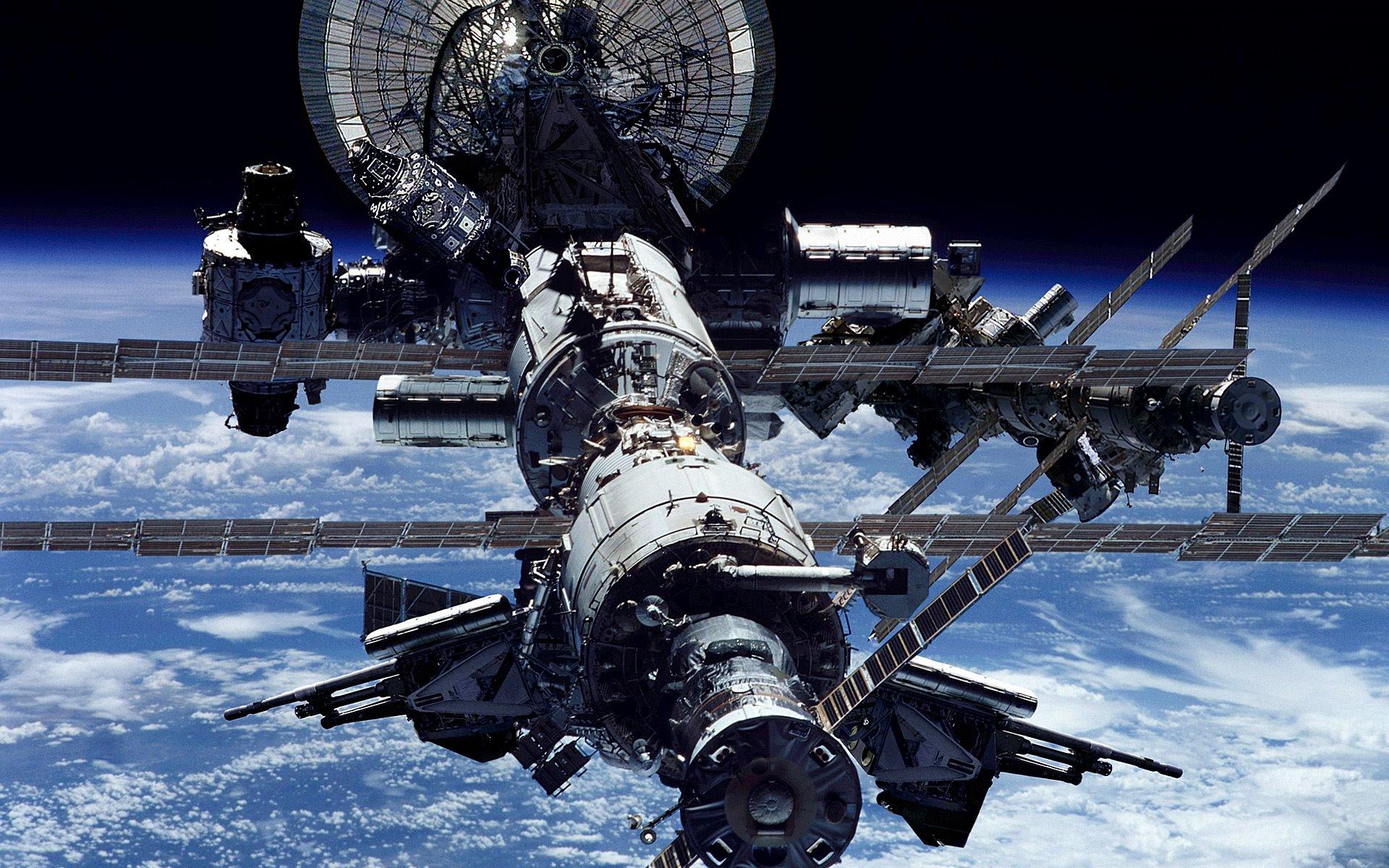 1920x1200 Iss Wallpaper