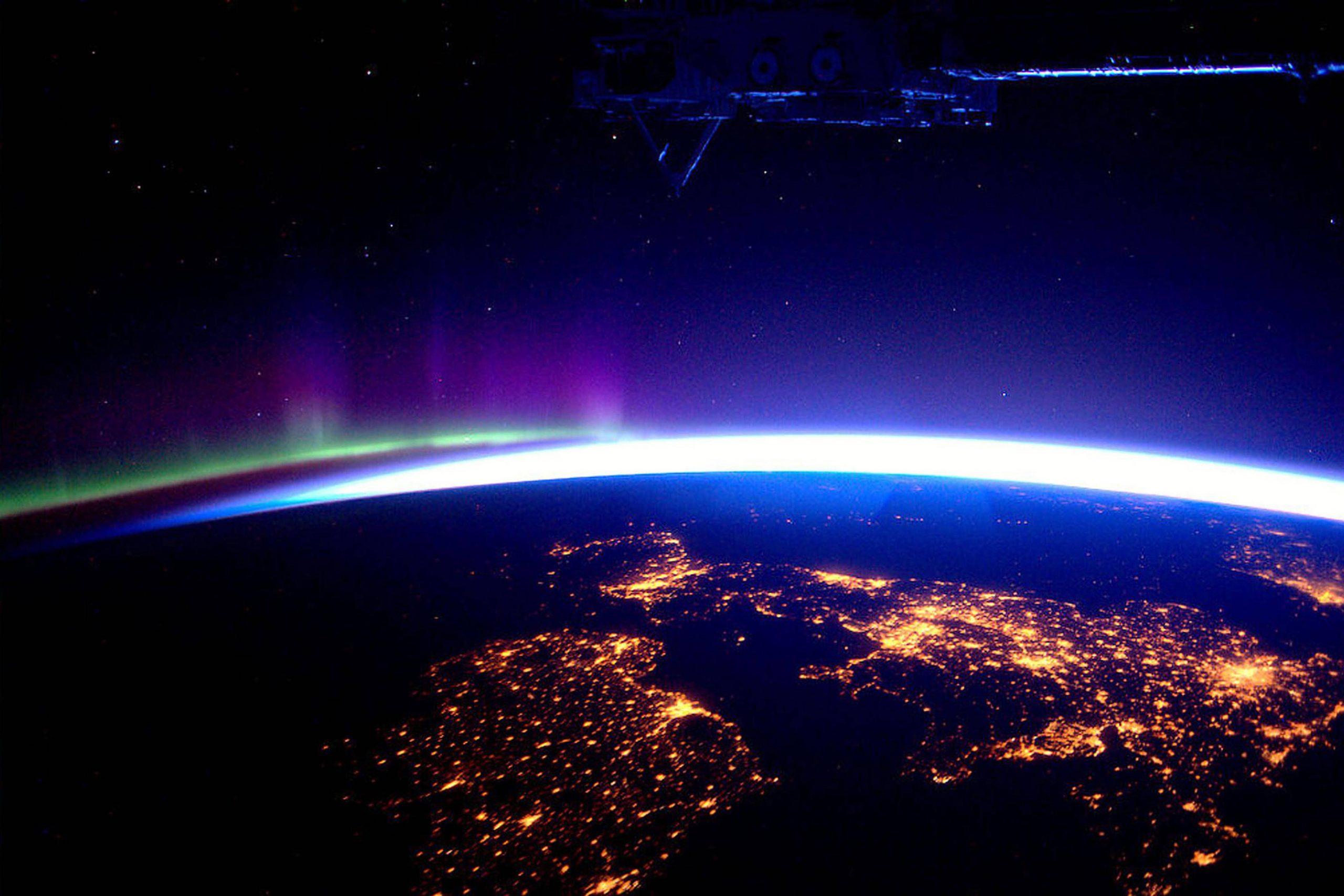 2560x1707 Photo: The UK At Night From the International Space Station